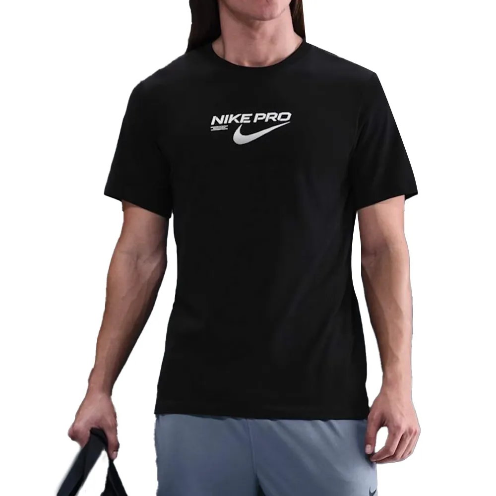 Camiseta Nike Pro Training Masculina preta vista frontal com logotipo branco